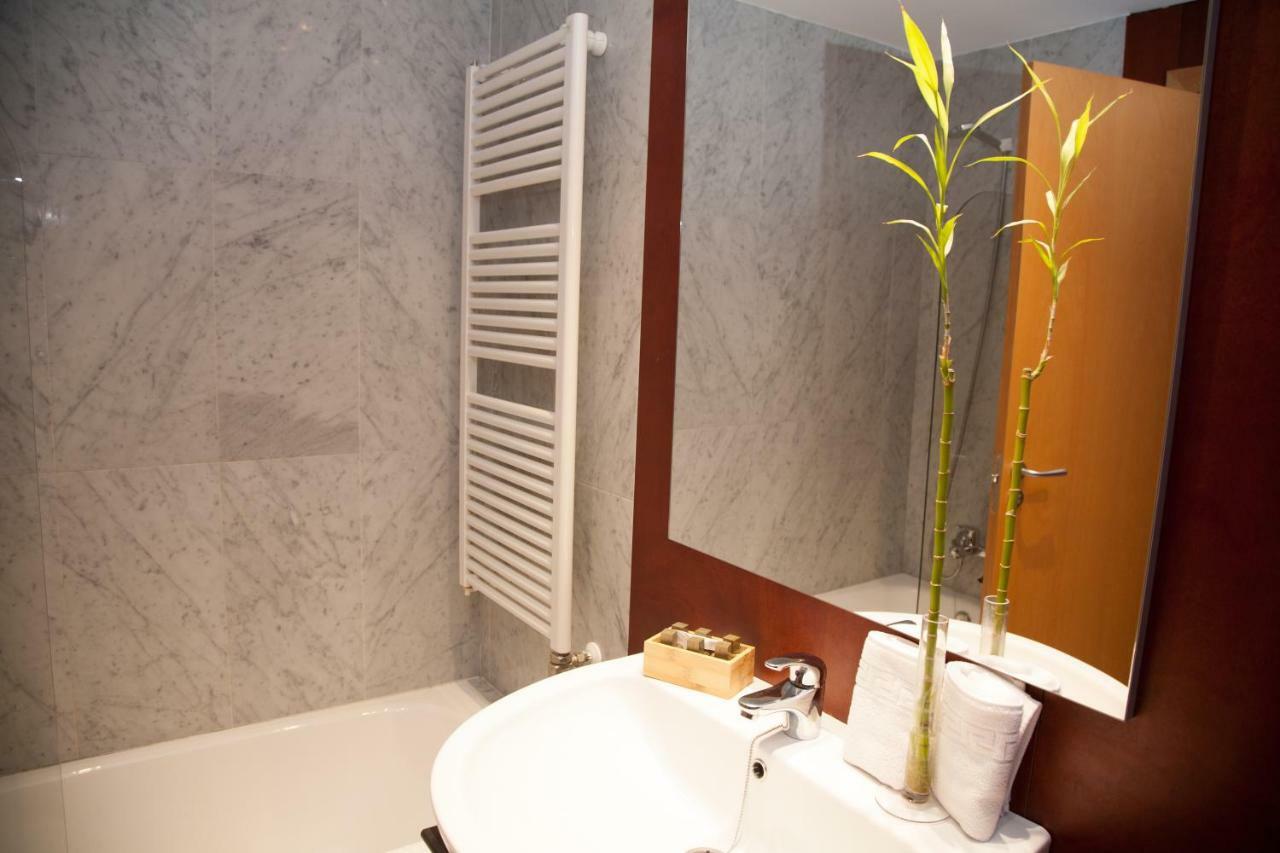 Dean Dos Catedrales Apartment Сарагоса Екстериор снимка